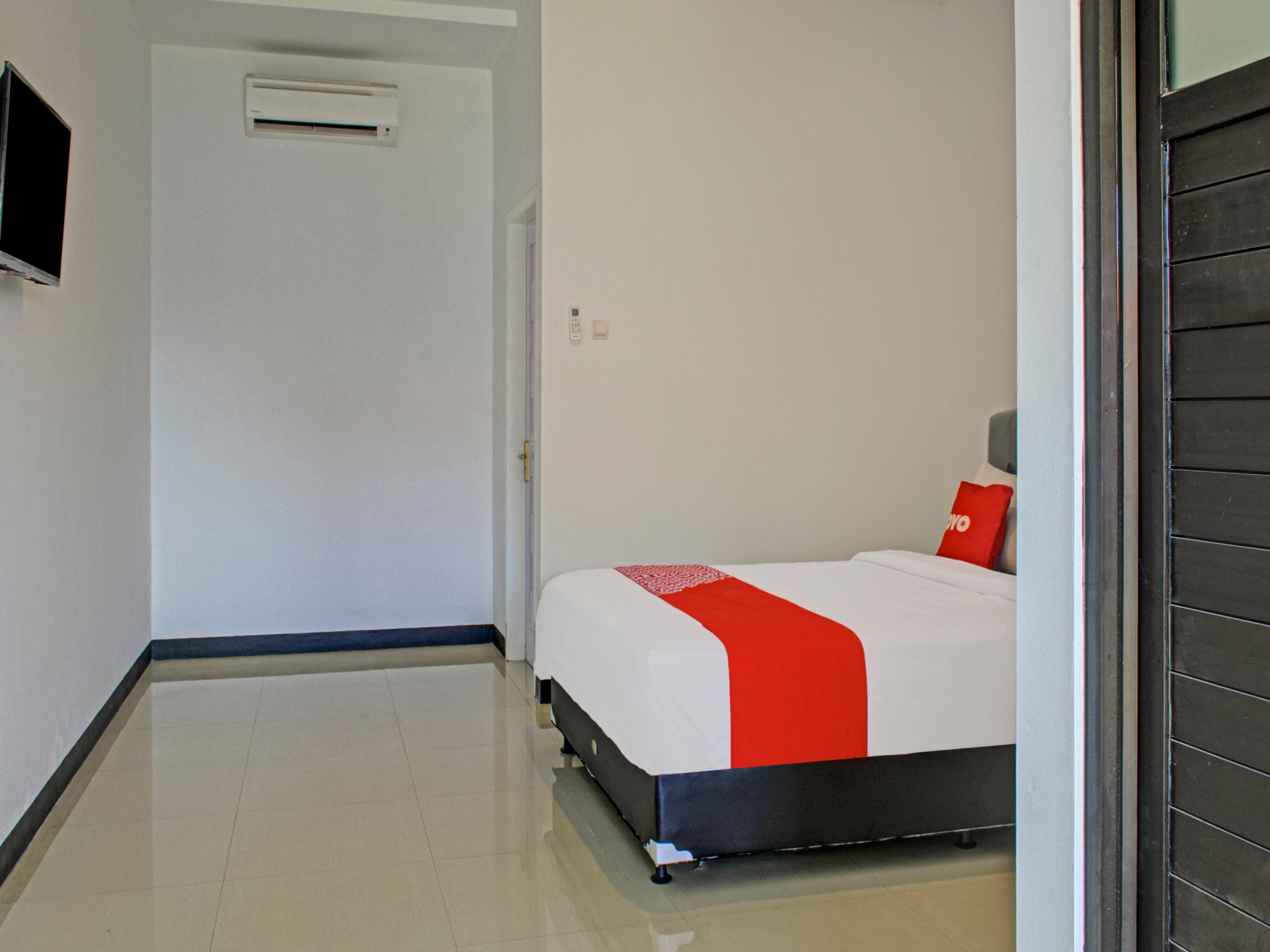 Oyo 3841 Wisma 25 Cilacap Esterno foto
